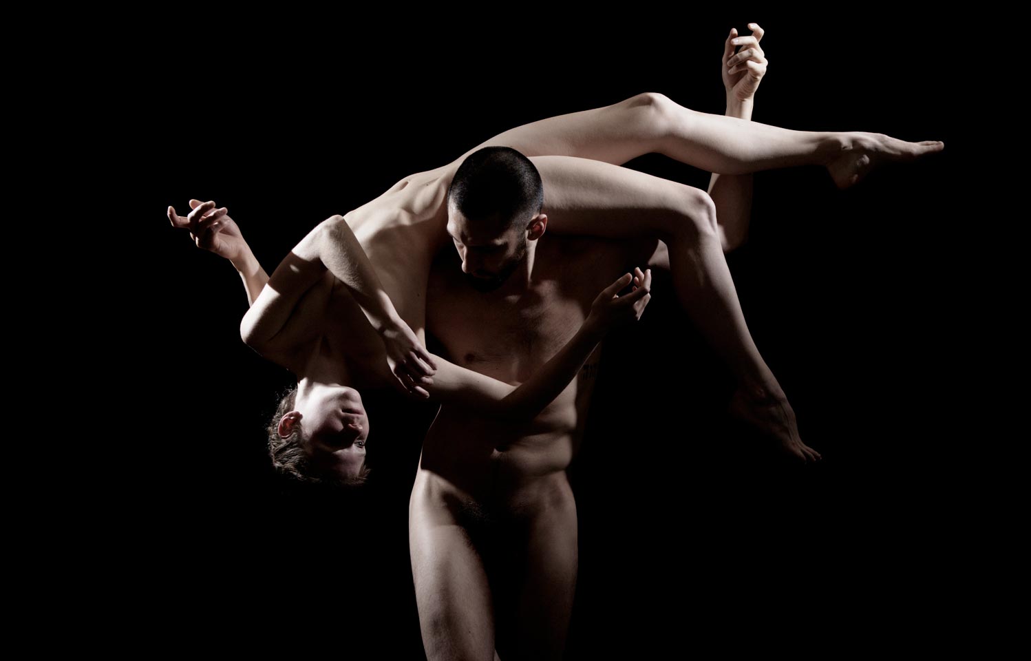 push/FOLD dancer Briley Jozwiak draped over artistic director Samuel Hobbs' shoulders in 'Early' at Columbia Dance Center in Vancouver, Washington| Photographer: Jingzi Zhao