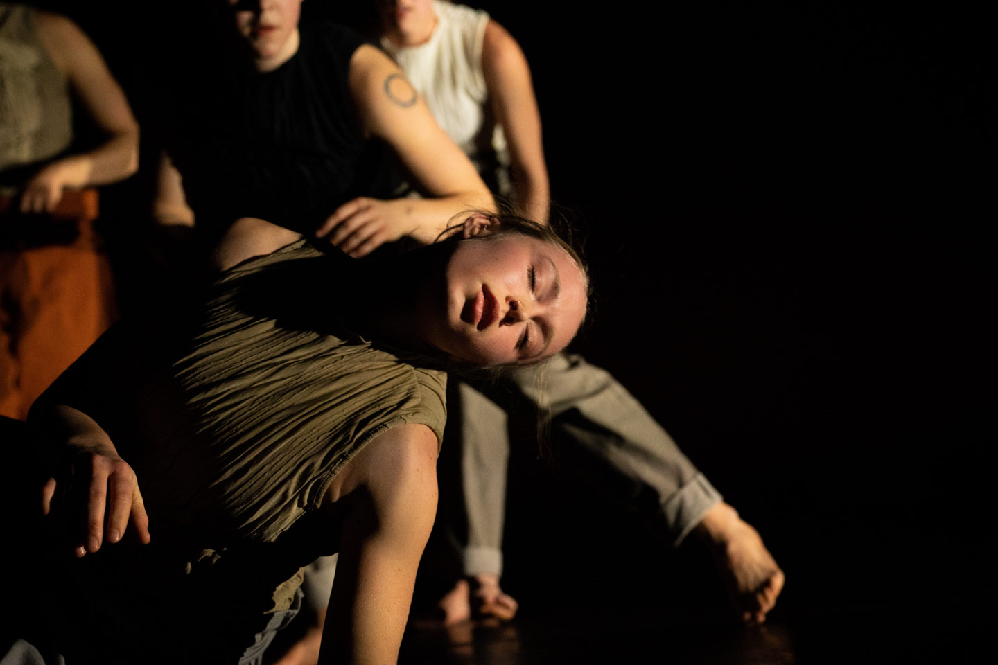push/FOLD dancer Maile Crowder performing the world-premiere of 'Illum' at the Patricia Reser Center for the Arts in Beaverton, Oregon | Photo taken by: Ophélia Martin-Weber