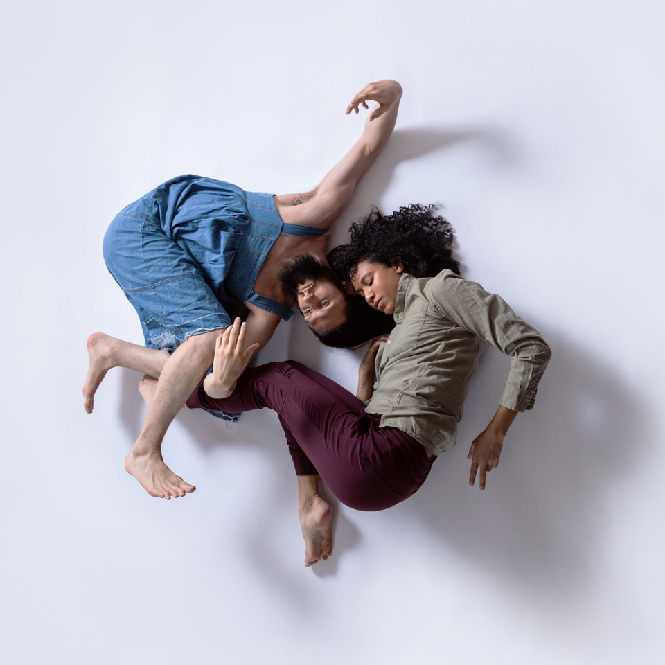 push/FOLD dancers Smauel Hobbs and Ashley Morton pose in an intimate circle wearing linen shirts and a jean dress at Tempos Circus Studio in Portland, Oregon | Photography: Gregory Bartning