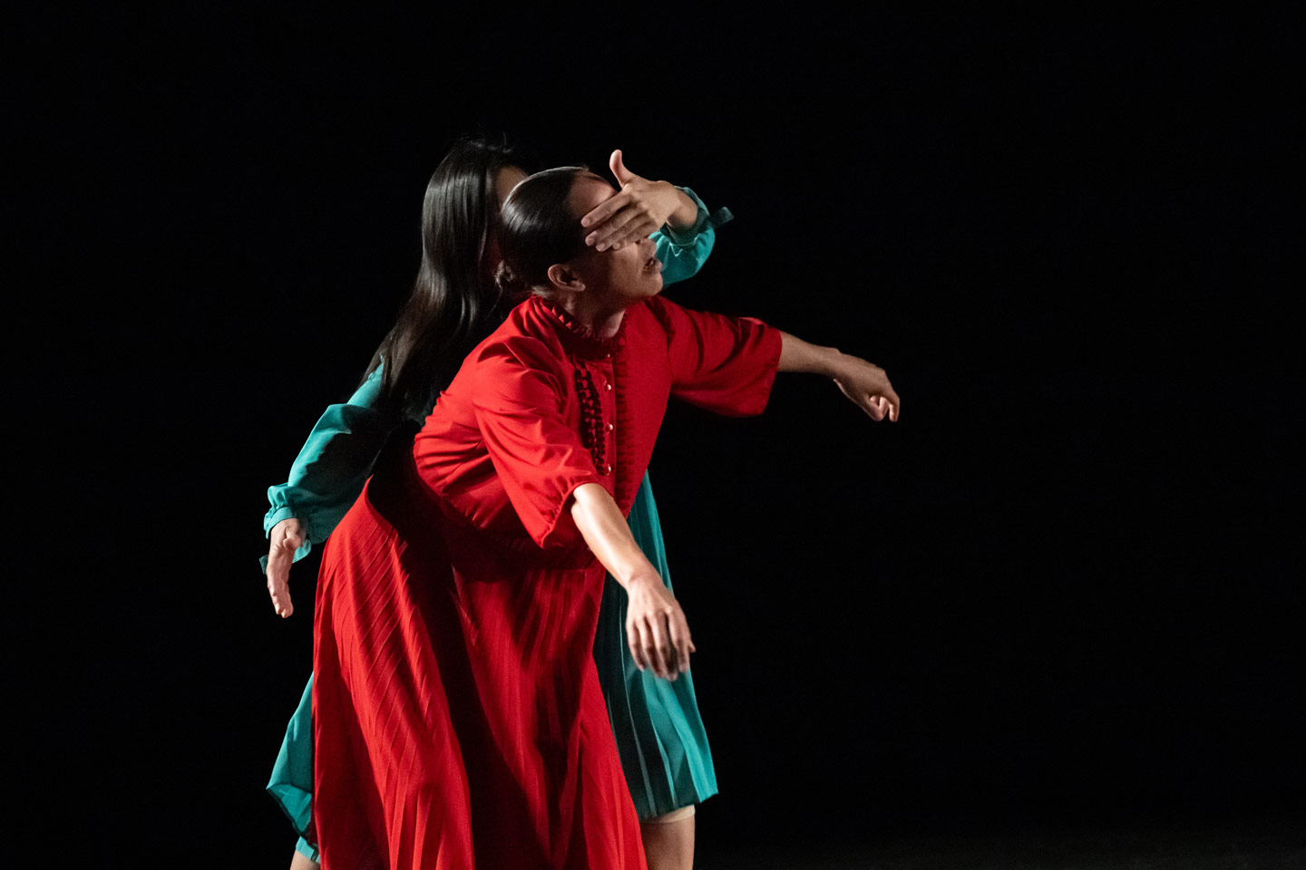 Union PDX - Festival:26 artist Rosanna Tavarez perform their work 'Hybrids of Plants and of Ghosts'. Photo depicts Tavarez and dance partner Jen Hong embraced. | Photography: Jingzi Zhao